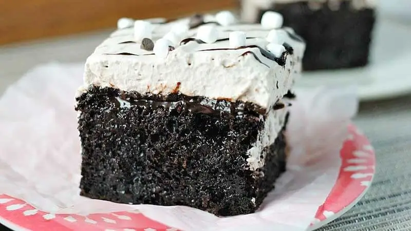 hot chocolate poke cake recipe