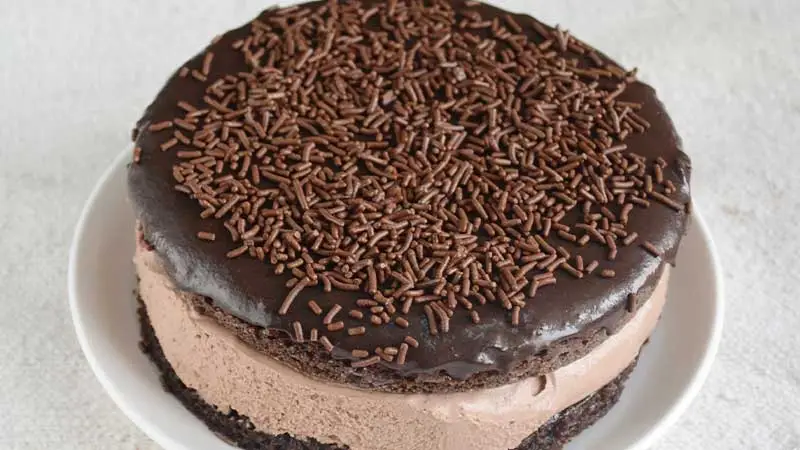 Eggless Chocolate Cream Cake